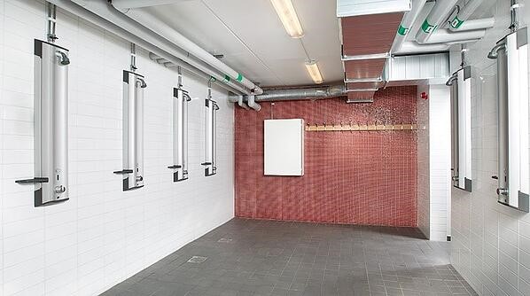 Les panneaux de douche sans contact sont une excellente solution pour les piscines publiques et les vestiaires.