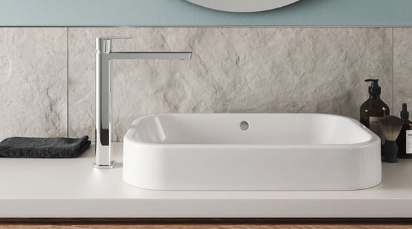Lorsque le robinet est installé à côté du lavabo (sans trou d’installation existant), choisissez un robinet avec un corps XL plus haut. 