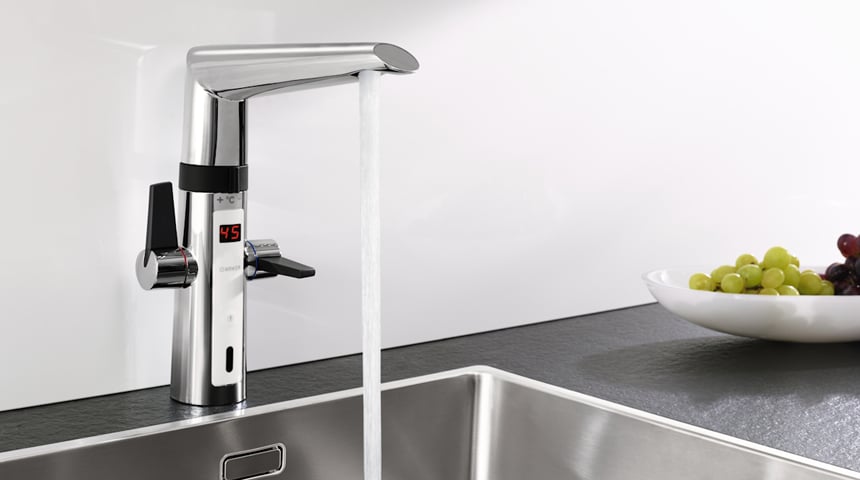 Im Küchenalltag sorgt die smarte HANSAFIT Hybrid für maximale Sicherheit.