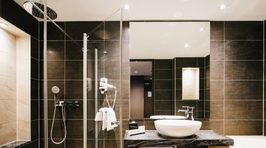 Stilvolle Eleganz, angenehmer Komfort und ein ansprechendes Ambiente in den Badezimmern: Architekten setzen auf Kombination der hochwertige Armaturen HANSADESIGNO sowie HANSAVIVA
