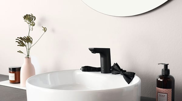 Matte black automatic faucet is ideal choice for increasing bathroom hygiene and saving on water bills. 