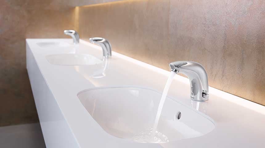 In public spaces, touchless fittings such as HANSAELECTRA ensure maximum hygiene and safe, comfortable use.