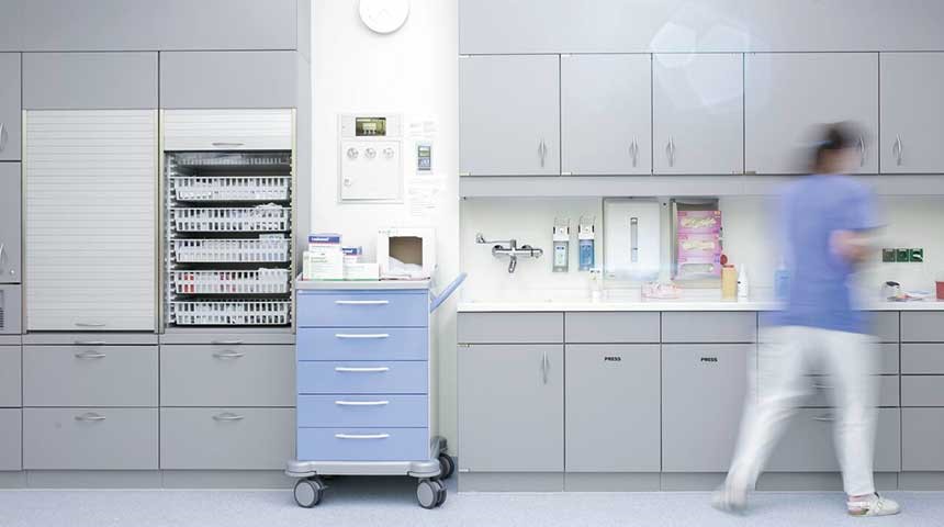 HANSA propose des robinets intelligents spécialement conçus pour les établissements de santé et de soins.